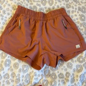Vuori Shorts